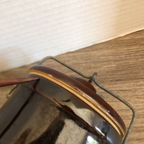 Vtg Stoneware Crock with Bail Lock - Picture 13 of 14